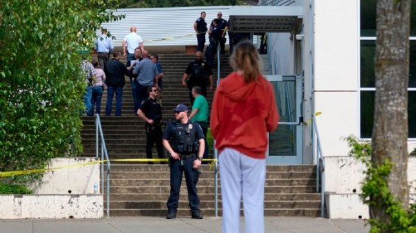 Estudiante de secundaria enfrenta cargos por agredir a cinco personas en Tacoma