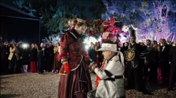 Gasolinero organiza fiesta de un millón de dólares para propuesta de matrimonio
