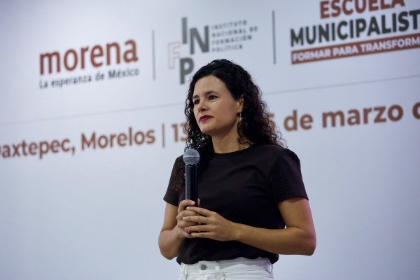 Morena califica como falsa la información sobre retiro de visa a Luisa María