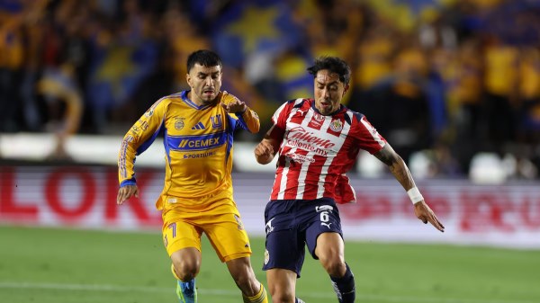 Tigres vapulea 3-1 a Chivas