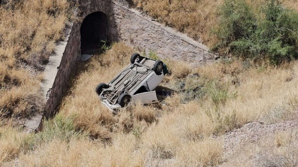 Muere tras volcar en carretera a Chihuahua
