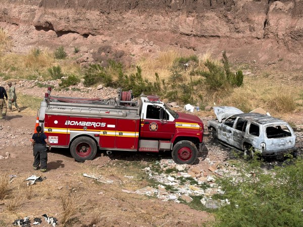 Calcinan auto robado en Jardines de Oriente