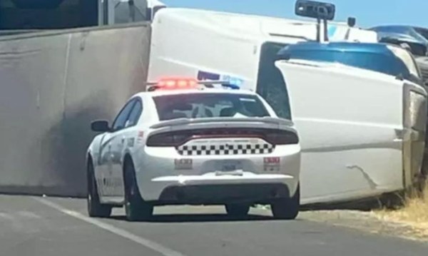 Vuelca tráiler en carretera a Chihuahua