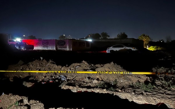 Asesinan a pareja dentro de auto