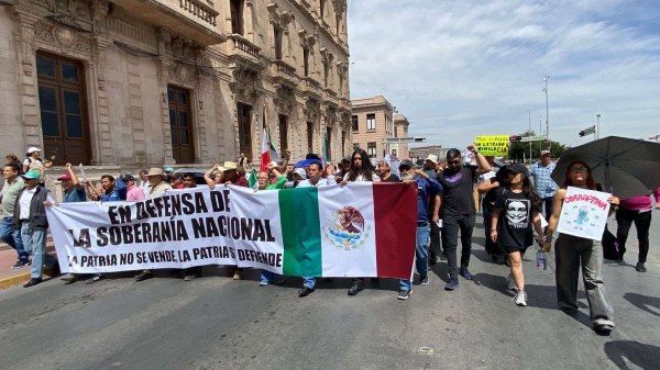Protestan por CIAgate en Palacio de Gobierno