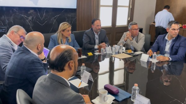 Realiza Maru reunión con gabinete