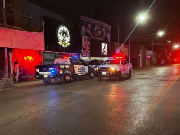 Se incendia local en El Pasito