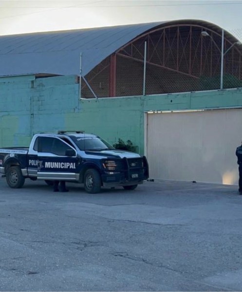 Dejan corona fúnebre con amenaza