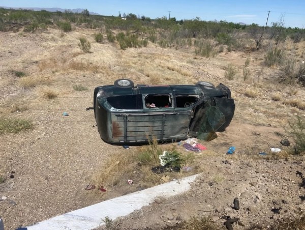 Volcadura deja mujer lesionada