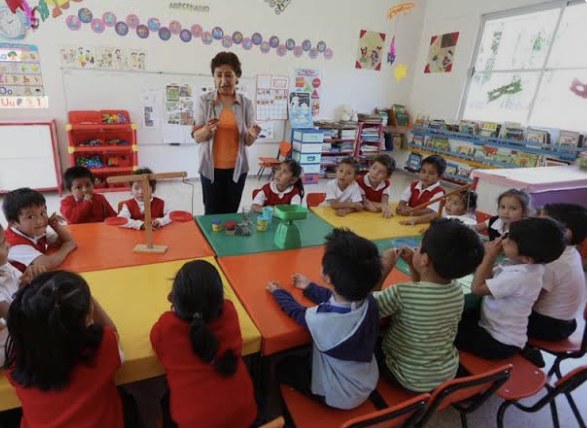 Rechazan padres de familia recorte al ciclo escolar
