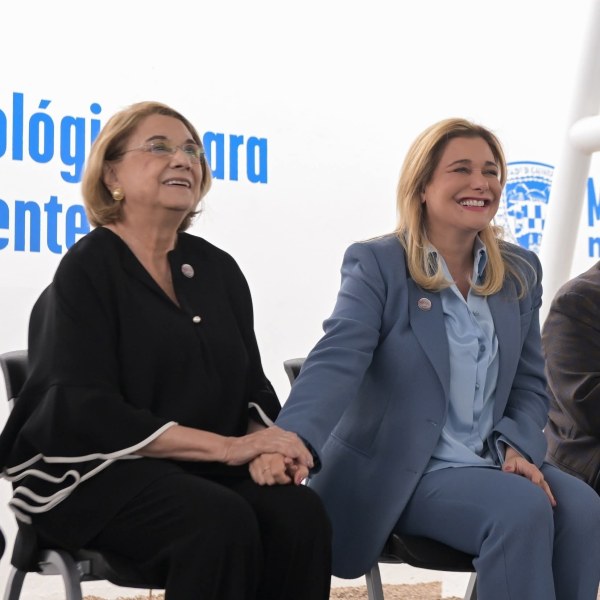 Maru Campos reconoce la labor de las madres chihuahuenses en su día