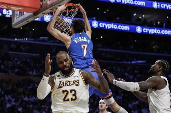 Thunder deja a los Lakers contra las cuerdas