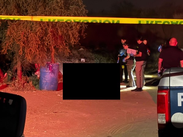 Lo ejecutan afuera de su casa
