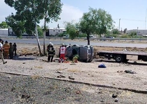 Muere niña tras volcadura