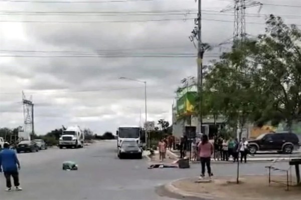 Mujer fallece tras salvar a su nieta de ser atropellada