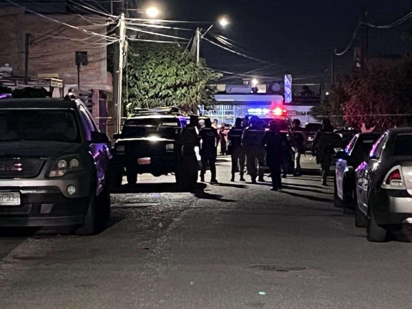 Lo balean dentro de casa