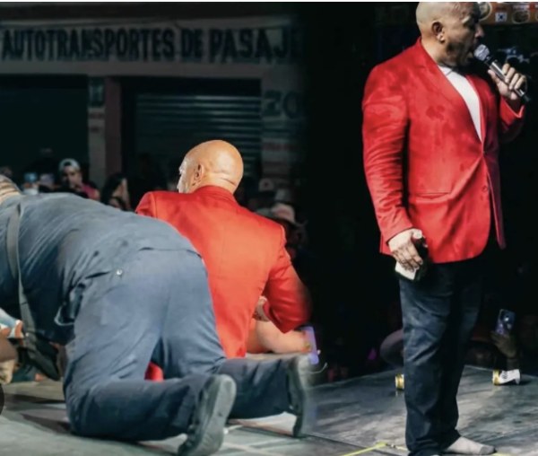 Le roban las botas a Lupillo en pleno show