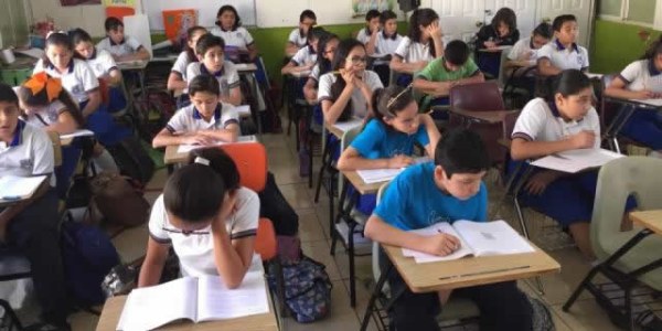 SEP: Sheinbaum mantiene horario escolar pero abre excepciones por calor