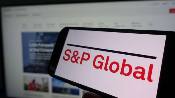 S&P cambia perspectiva a negativa por deuda y bajo crecimiento de México