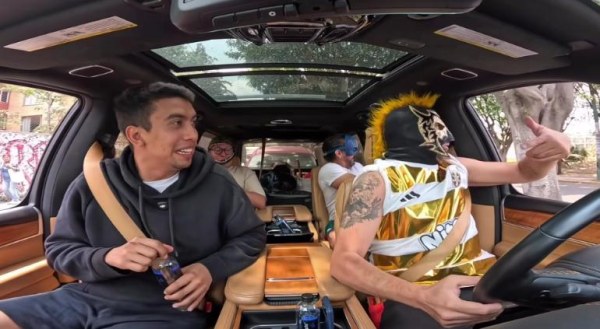 Chocan al “Escorpión Dorado” mientras grababa