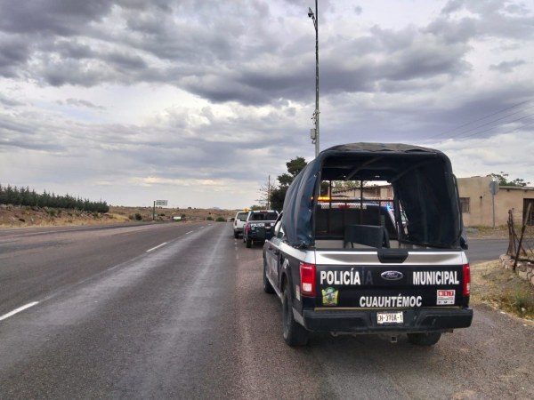 Armados irrumpen en rancho y roban pick up