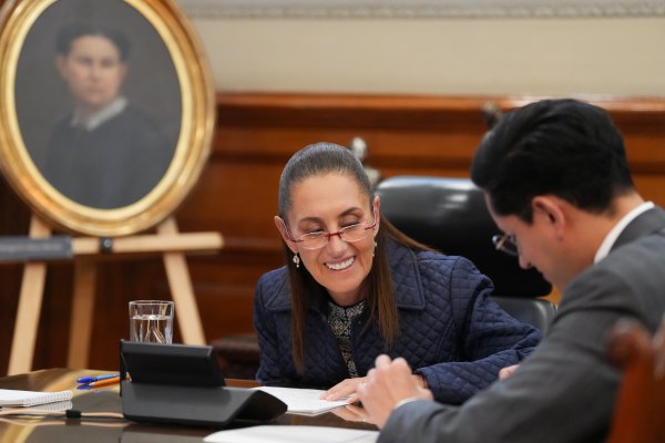 Sheinbaum habla por teléfono con Trump