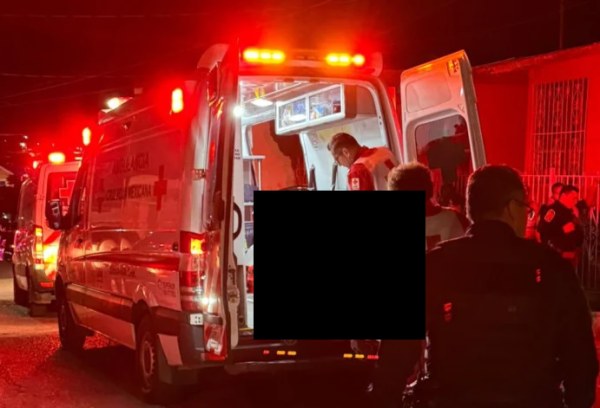 Rescatan a mujer en Los Pinos