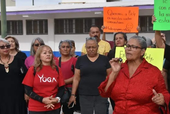 Protestan contra cambio de coordinadora de centro comunitario