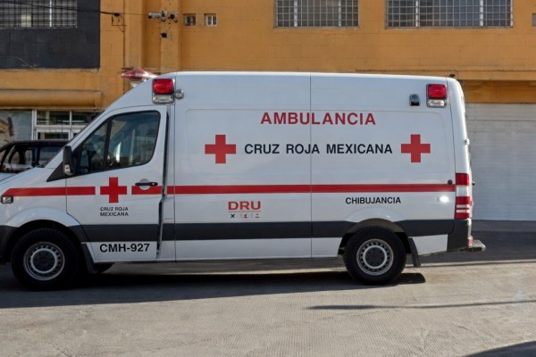 Otra muerte súbita: Afuera de farmacia