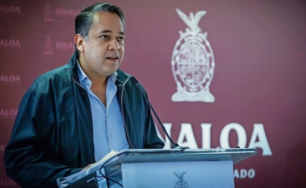 Exsecretario de finanzas de Sinaloa se entrega en EU: Loret
