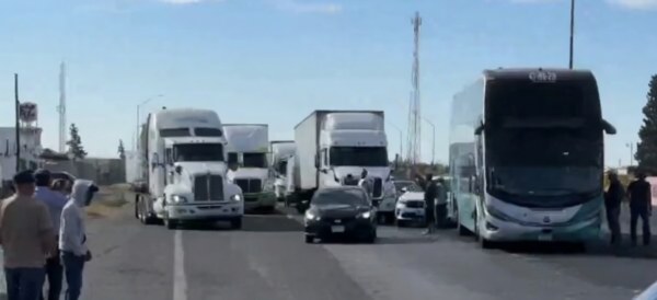Bloqueo selectivo en la carretera Delicias-Chihuahua