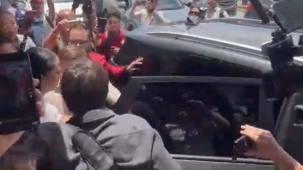 Así recibieron a Ariadna Montiel y Andy López en aeropuerto