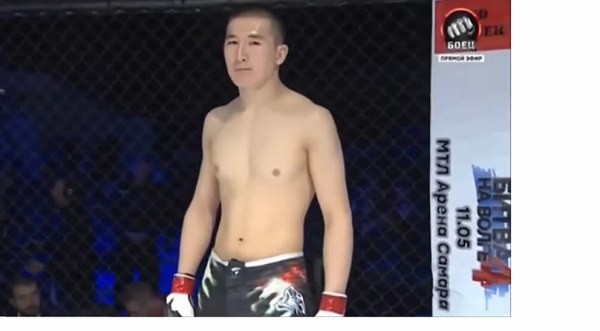 Luchador de MMA fallece tras salvar a cuatro jóvenes en un lago