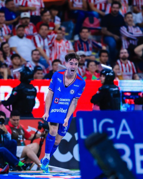 Cruz Azul le gana a Chivas y pasa a la final