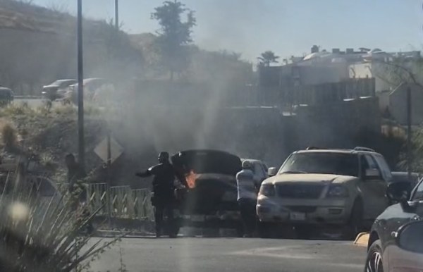 Arde camioneta y desata caos en Valle Escondido