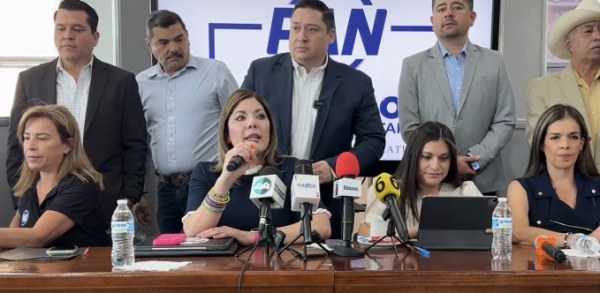 Daniela Álvarez critica a Ariadna Montiel por marcha