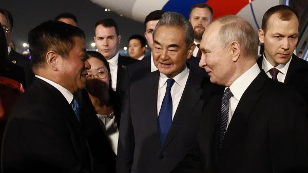 Putin llega a China tras visita de Trump
