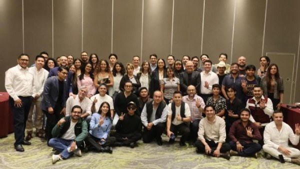 Ariadna Montiel se reúne con creadores de contenido pro 4T