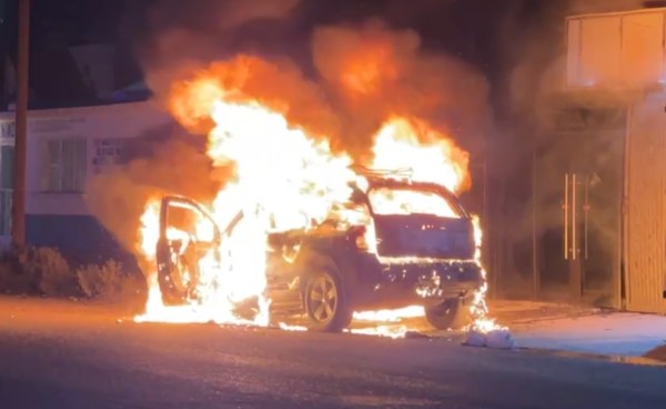 Se incendia camioneta en Camargo