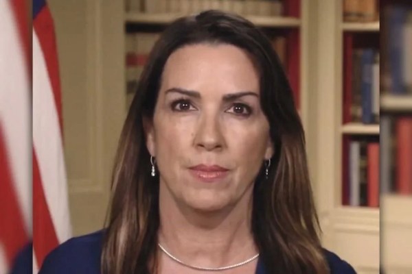 Posponen reunión de Sheinbaum con Sara Carter