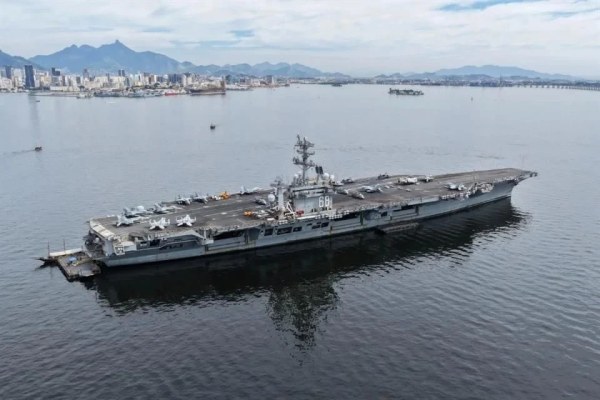 Arriba portaaviones de EU al Caribe