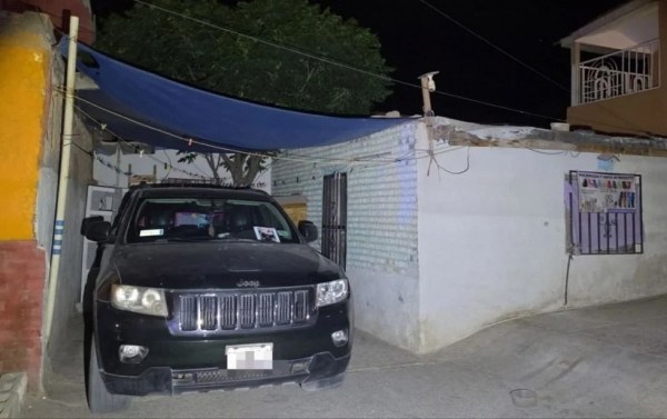 Balean Jeep y dejan foto del dueño con balazo en la cabeza