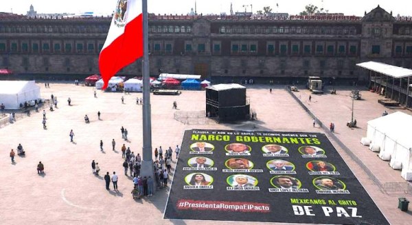 Dejan megamanta afuera del zócalo donde piden a Sheinbaum romper el pacto