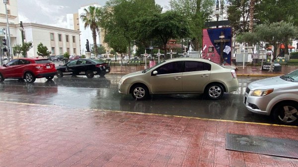 Cae granizo en el centro