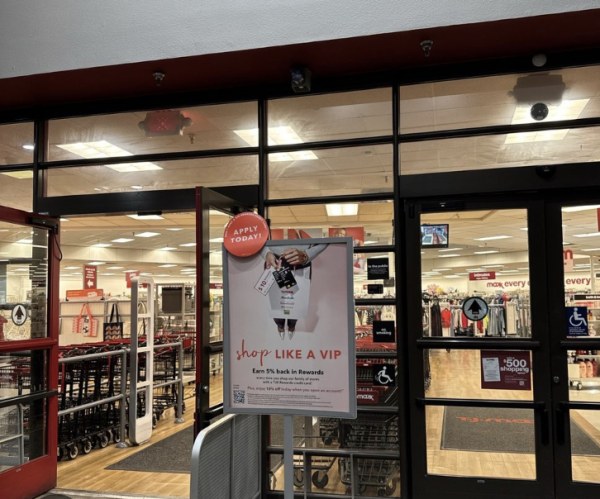 Riesgo de perder la visa por compras con fines de negocio en outlets