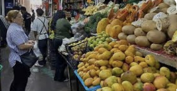 Inflación sube a 4.42%; presiona costo de alimentos y transporte