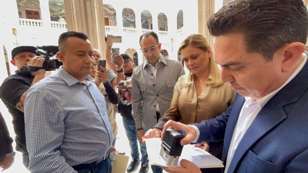 Acusa Gobierno de Chihuahua persecución política vs Maru Campos