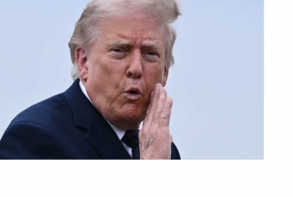 Trump cancela asistencia a la boda de su hijo por crisis internacional