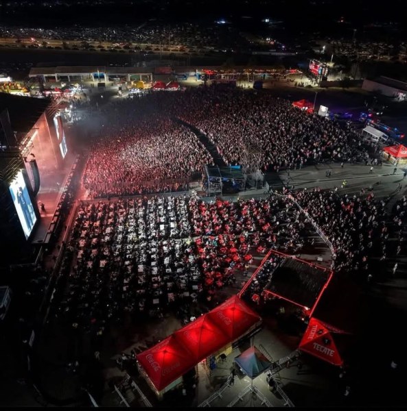 Abarrotan más de 78 mil fans concierto de Kenia Os en la Feria de Santa Rita