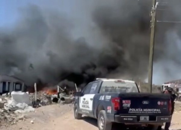 Se registra fuerte incendio en planta recicladora